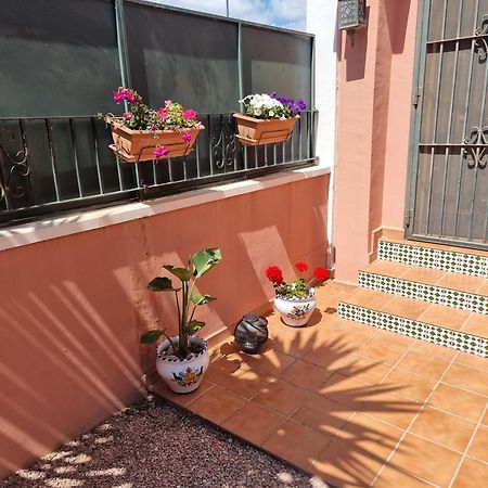 Calle Carlos Primero, Roda Luaran gambar