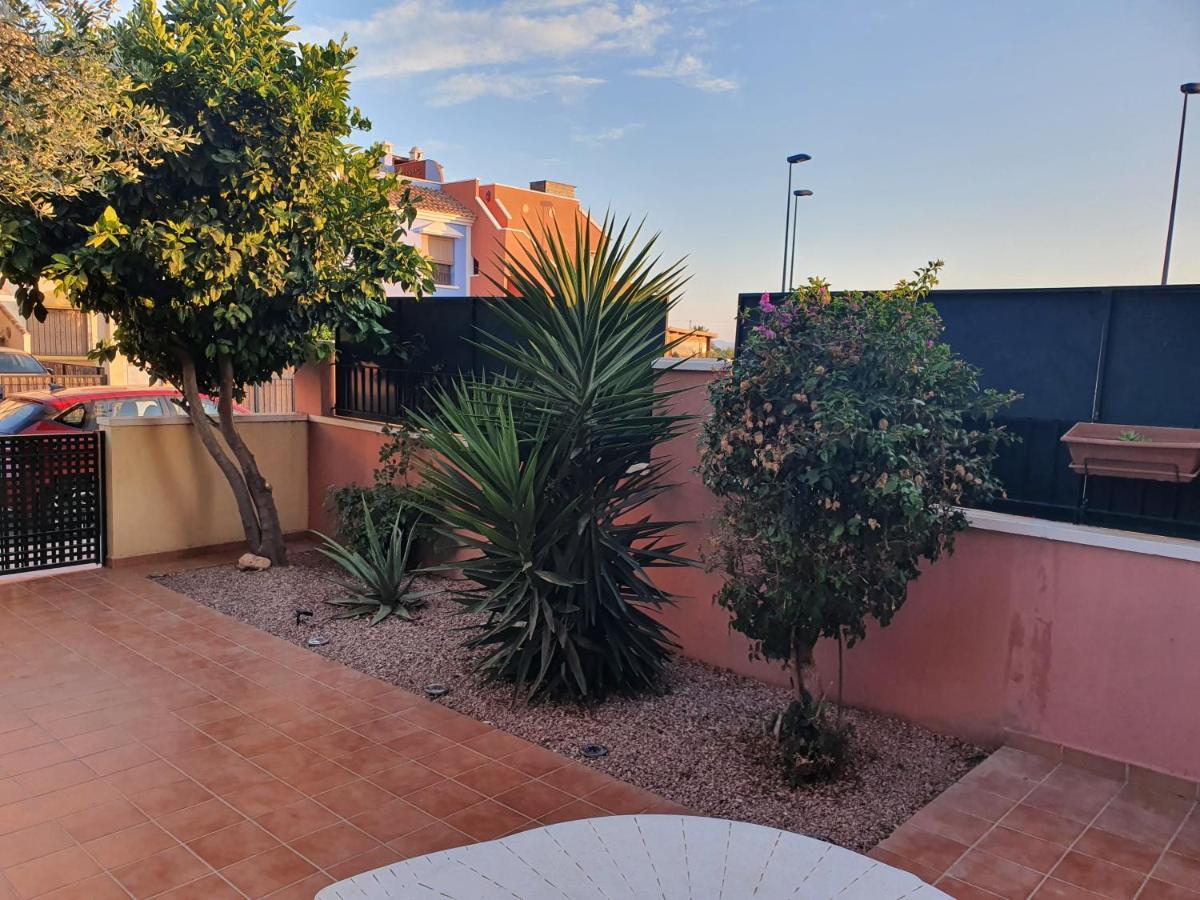 Calle Carlos Primero, Roda Luaran gambar