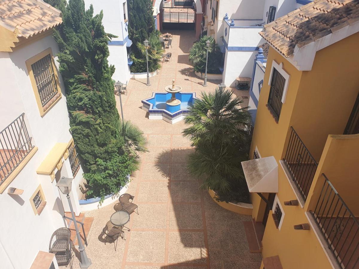 Calle Carlos Primero, Roda Luaran gambar
