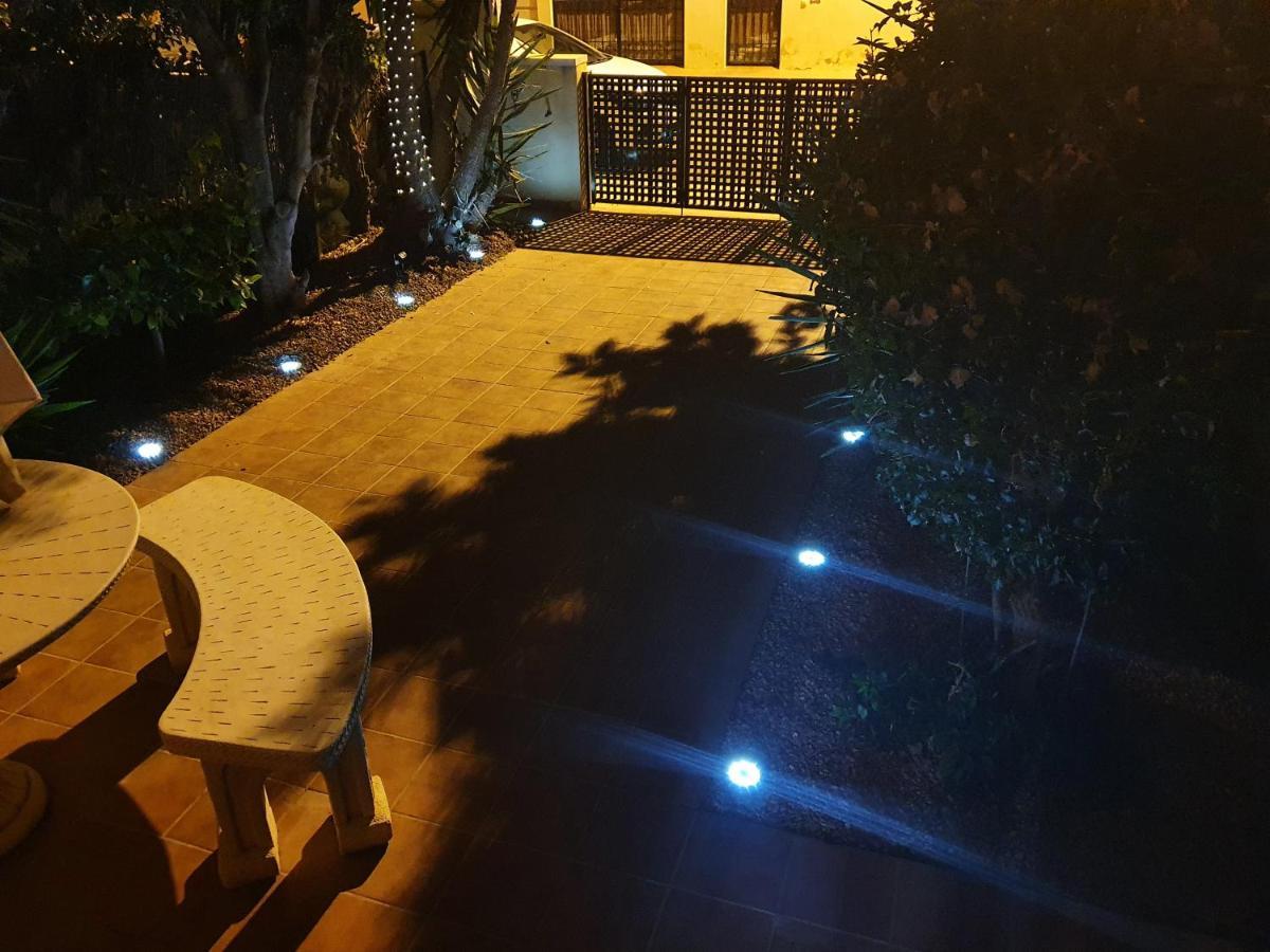 Calle Carlos Primero, Roda Luaran gambar