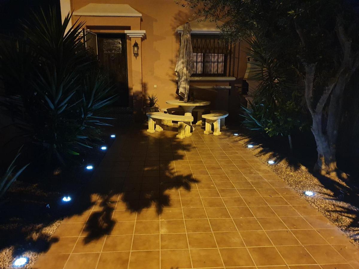 Calle Carlos Primero, Roda Luaran gambar