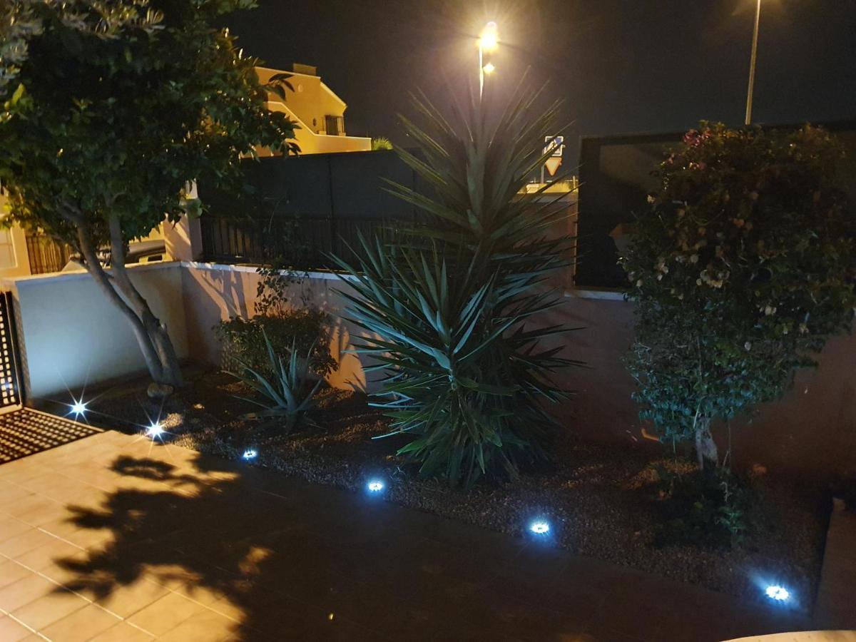 Calle Carlos Primero, Roda Luaran gambar
